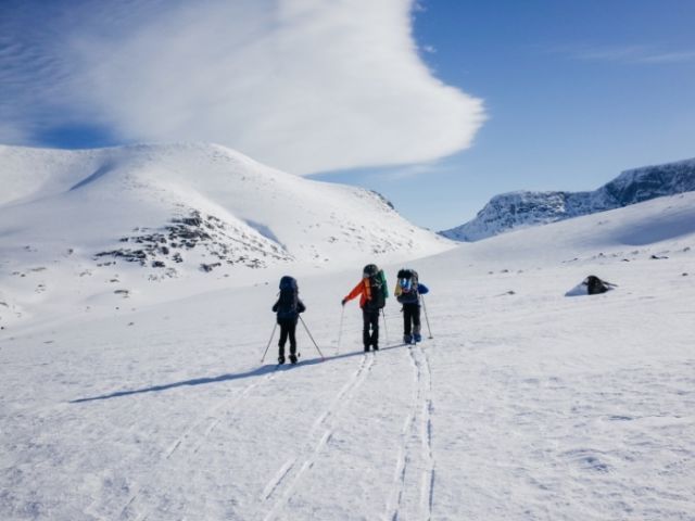 ツアーで行くスノボー